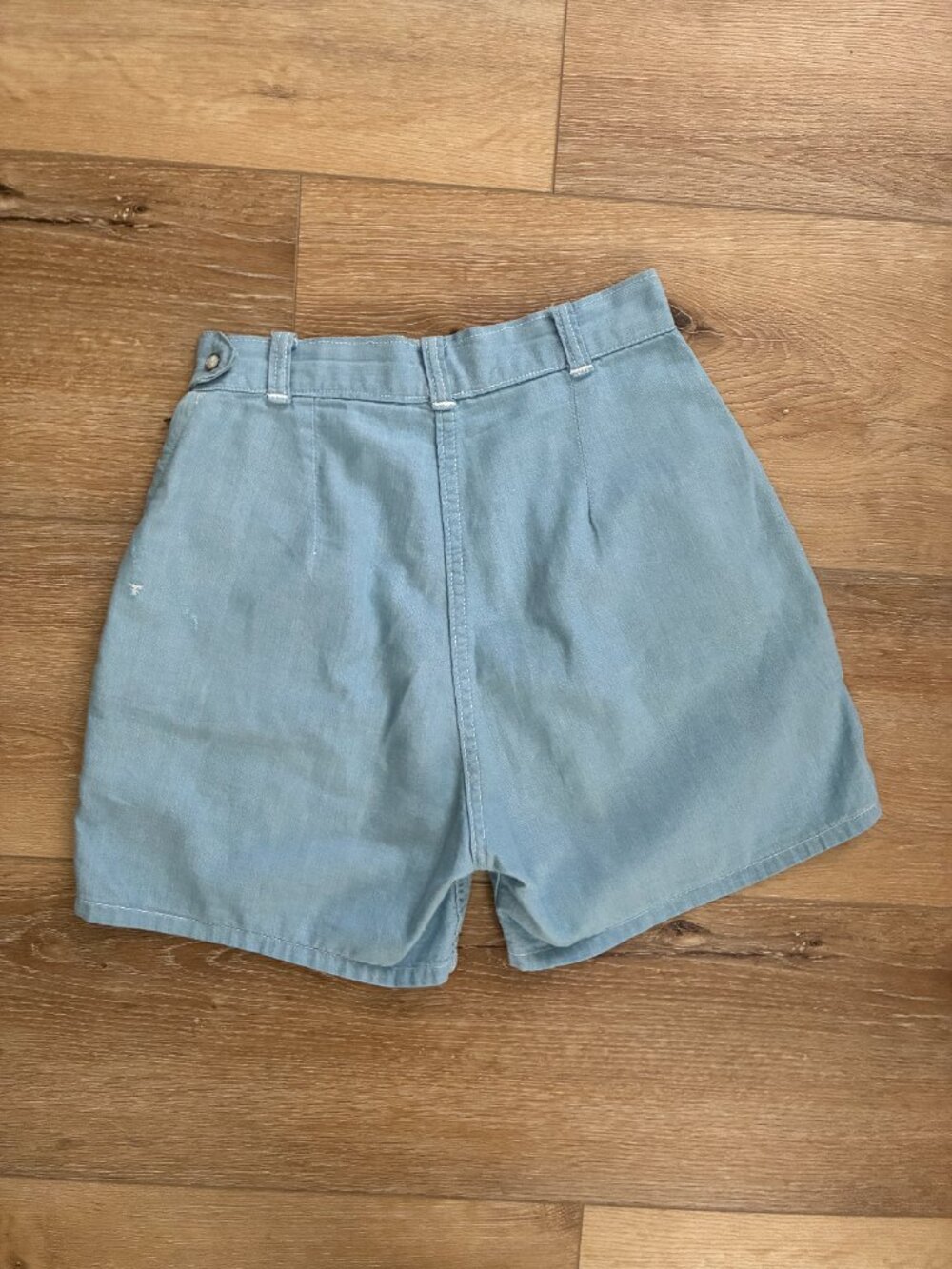 1950s Levi's Denim Shorts | High Waist, Pearl Snap, 25" Waist - Picture 15 of 16